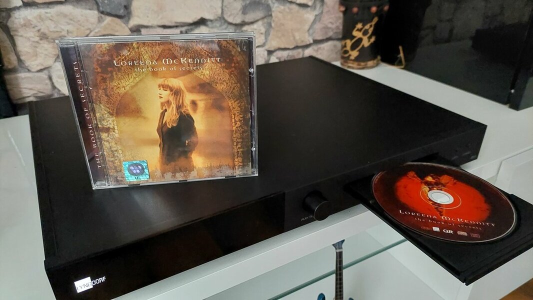 Loreena McKennitt - the book of secrets.jpg