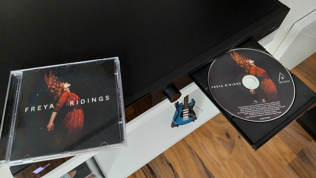 Freya Ridings - Freya Ridings.jpg
