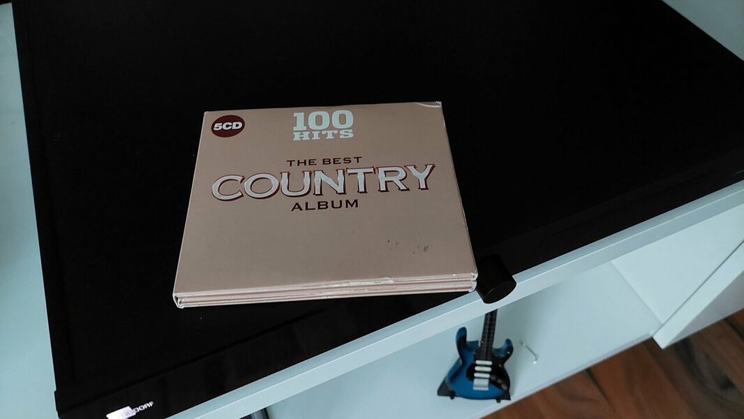 100 Hits Country Album (2018).jpg