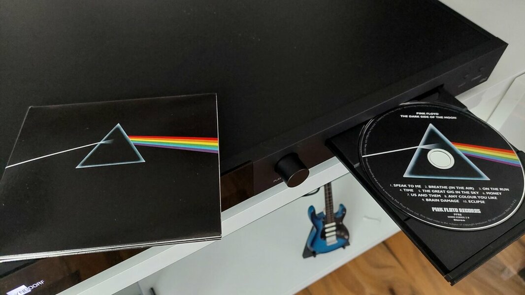 Pink Floyd - The Dark Side of the Moon (2016).jpg