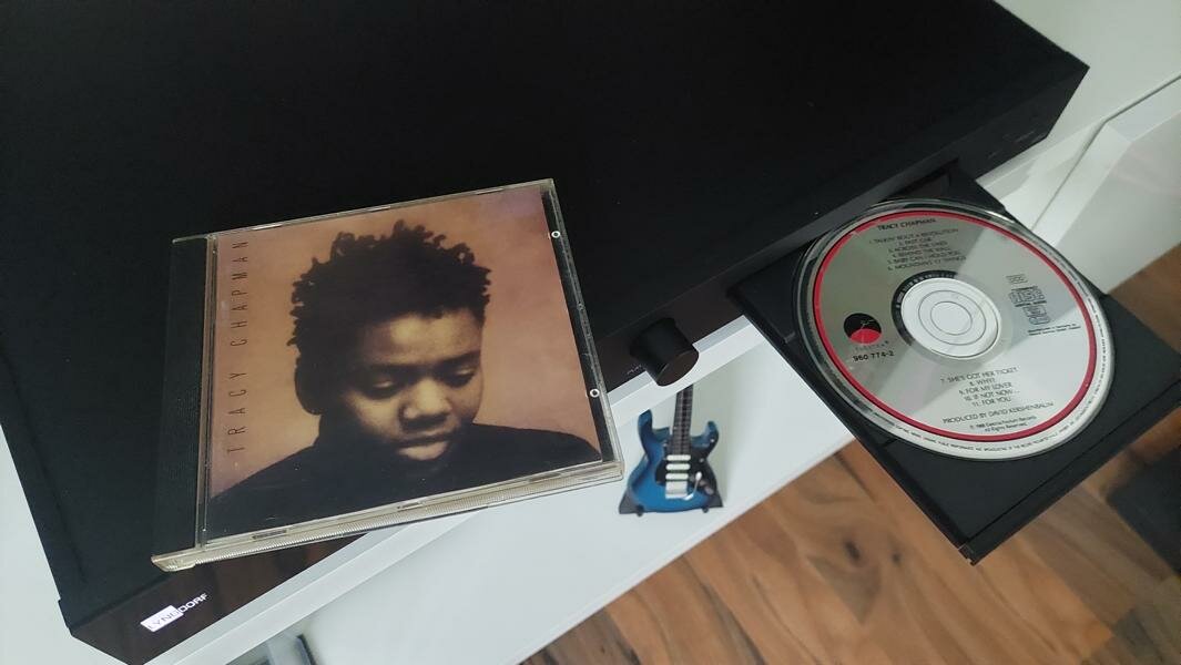 Tracy Chapman - Tracy Chapman 1988).JPG