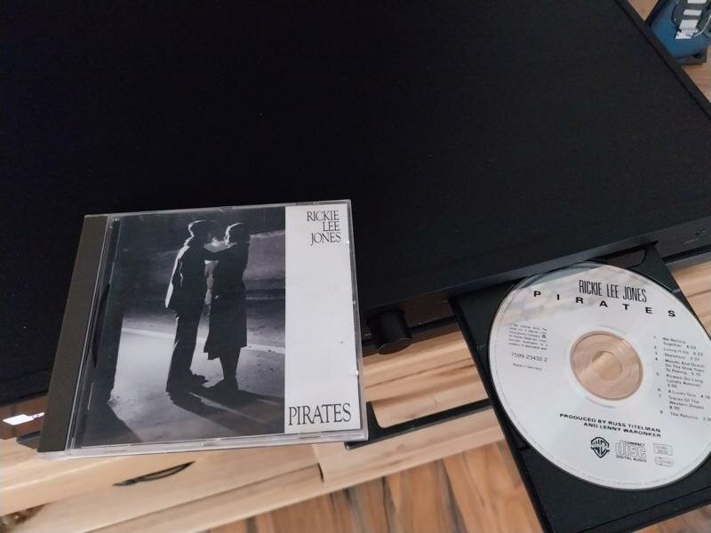 Rickie Lee Jones - Pirates (1981).JPG