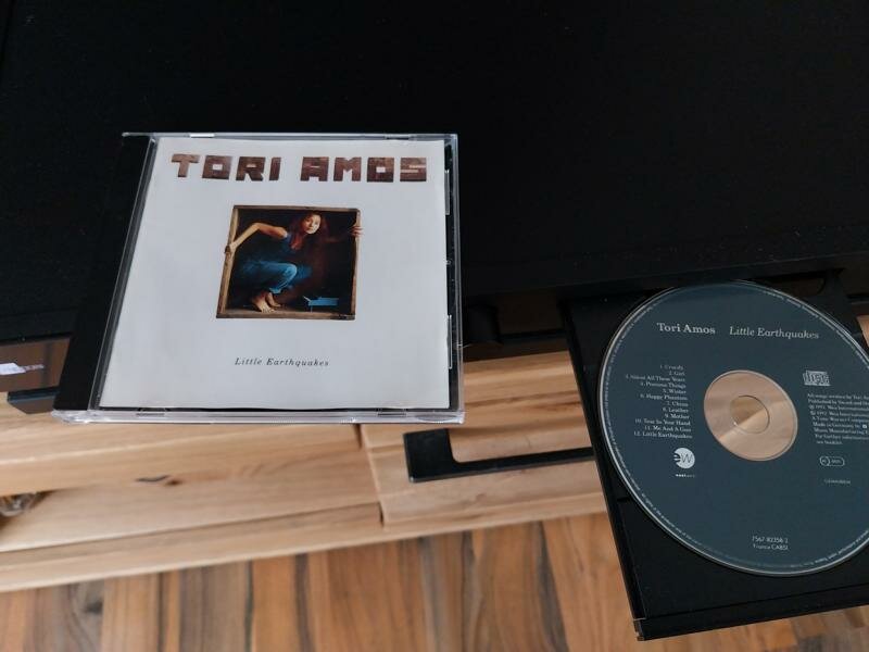 Tori Amos - Litlle Earthquakes (1992).JPG