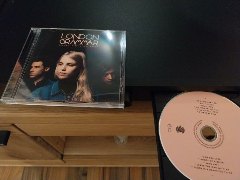 London Grammar - Truth is a Beautiful Thing (2017).JPG