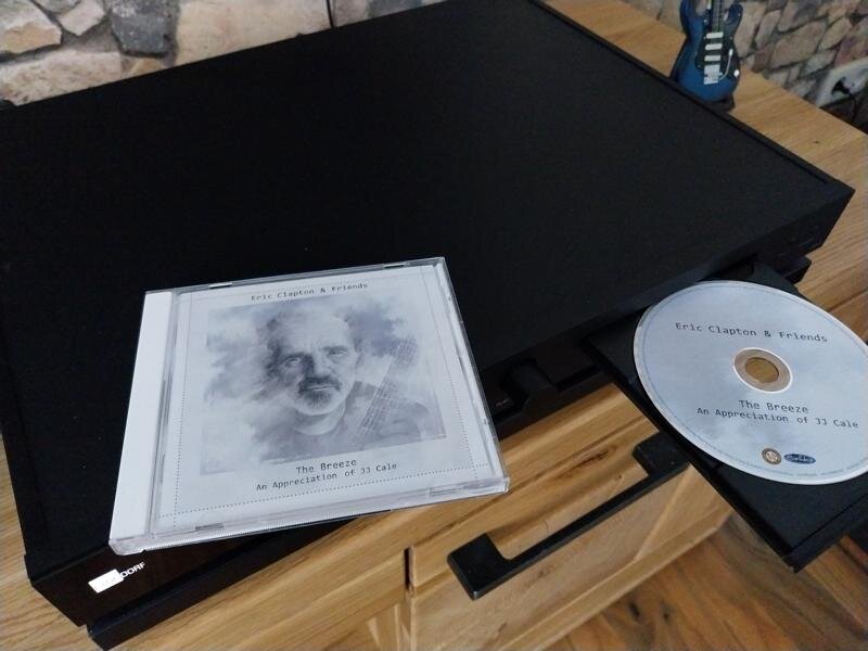 Eric Clapton & Friend - The Breeze (2014).JPG